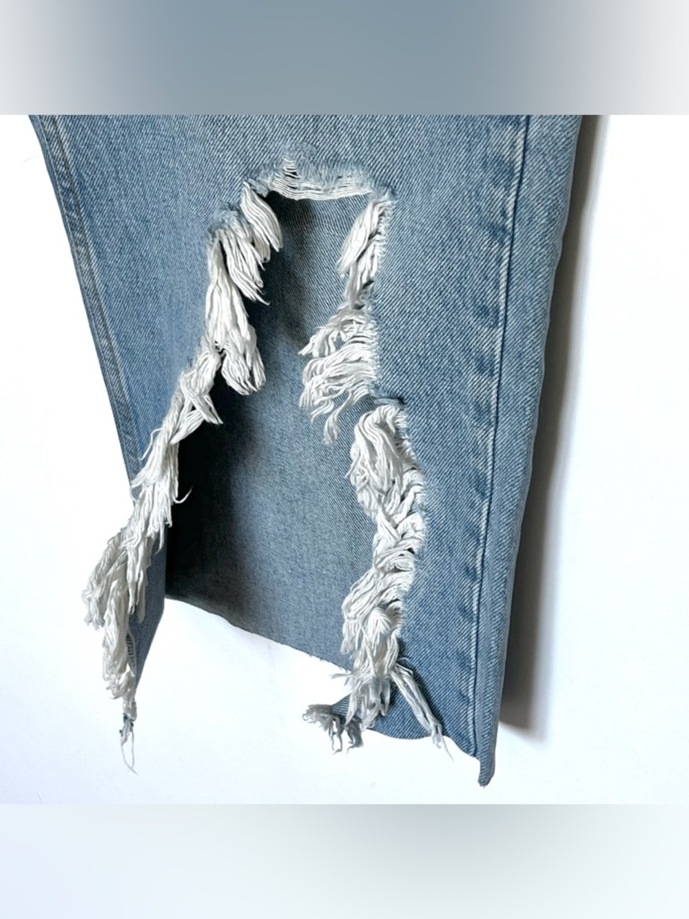 (๑!﹏!๑)

Wide Leg Distressed Ripped Jorts - Picture 3 of 5